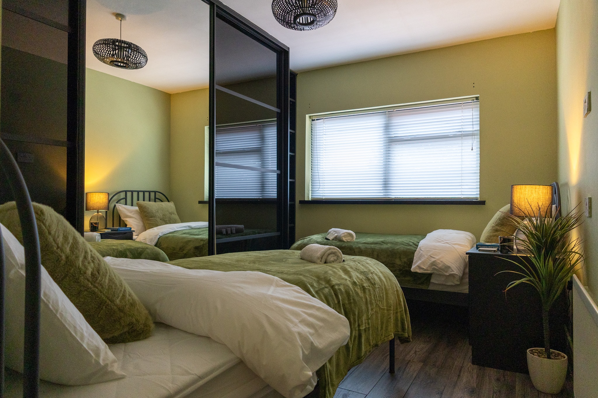 Sundale House twin bedroom